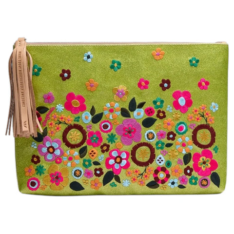 Take me out Clutch, Buzzy