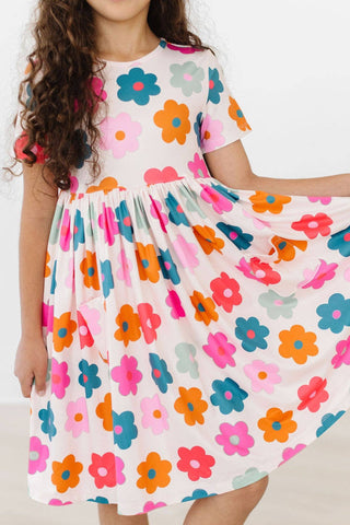 Retro Floral S/S Pocket Twirl Dress: 9/10