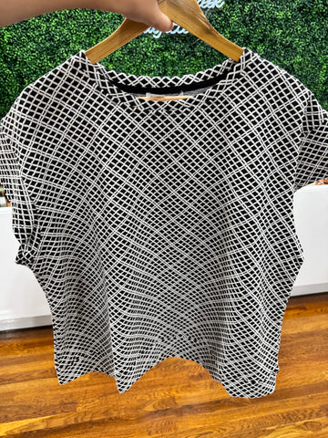 Black & White Top